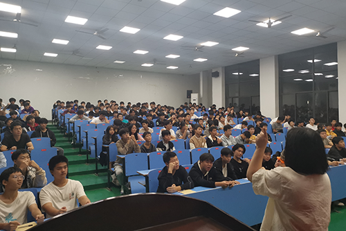 团体疏导“心”减压——米兰官方端网站登录入口_米兰（中国）团委举办新生心理健康团辅活动