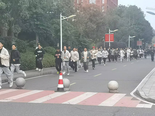 米兰官方端网站登录入口_米兰（中国）举行2024年秋季新生“人防”应急疏散演练