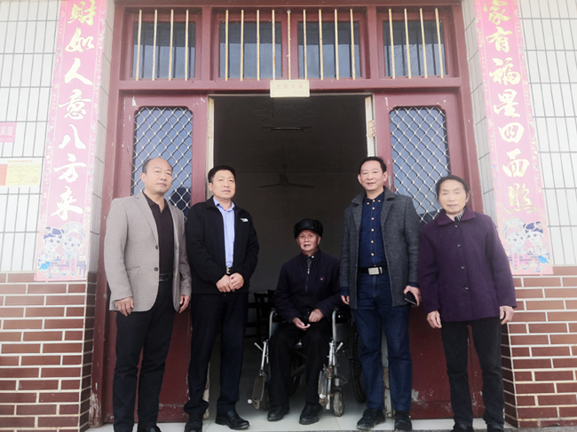 米兰官方端网站登录入口_米兰（中国）党委到扶贫村开展“五查五看”大走访活动